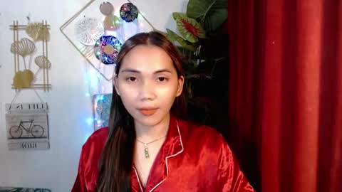 Snapshot of thalia_sunshine chatting on December 17, 4:35 pm Thalia online show from December 17, 4:35 pm
