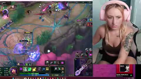 Snapshot of thaliacollinsss chatting on March 16, 3:05 pm thaliacollinsss online show from March 16, 3:05 pm