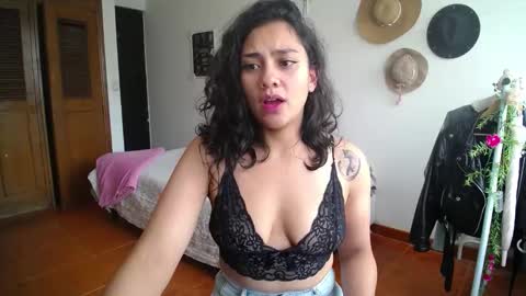 Snapshot of thaliacooper chatting on February 14, 7:33 pm online show from February 14, 7:33 pm