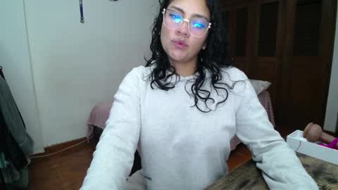 Snapshot of thaliacooper chatting on September 14, 11:59 pm online show from September 14, 11:59 pm