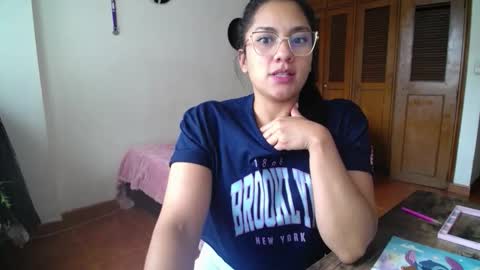 Snapshot of thaliacooper chatting on October 1, 6:25 pm online show from October 1, 6:25 pm