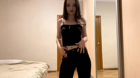 Snapshot of thaliakuchem chatting on February 2, 5:00 pm Yumi online show from February 2, 5:00 pm