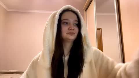 Snapshot of thaliakuchem chatting on February 3, 4:12 pm Yumi online show from February 3, 4:12 pm