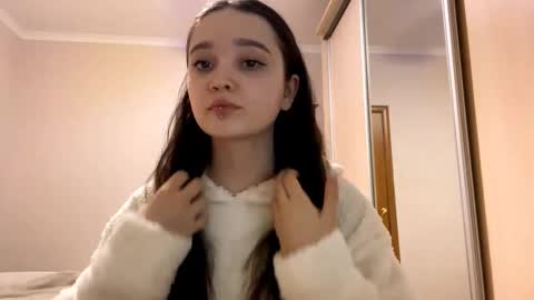 Snapshot of thaliakuchem chatting on February 7, 6:55 pm Yumi online show from February 7, 6:55 pm