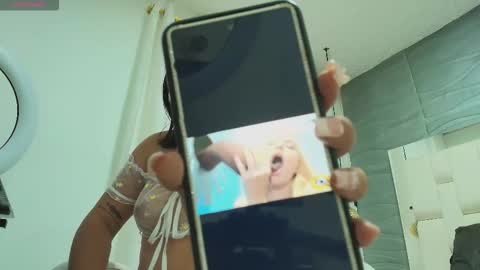 Snapshot of thalialopez chatting on February 12, 8:04 pm Thalia online show from February 12, 8:04 pm