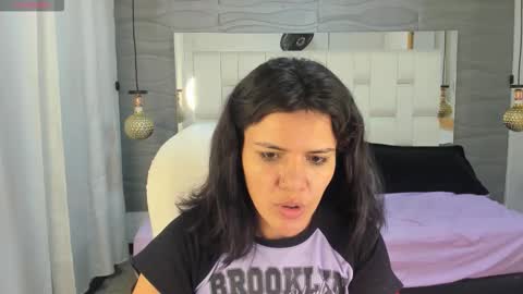 Snapshot of thalialopez chatting on February 17, 10:45 am Thalia online show from February 17, 10:45 am