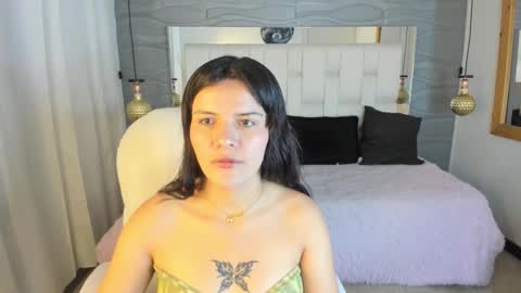 Snapshot of thalialopez chatting on February 26, 6:40 pm Thalia online show from February 26, 6:40 pm