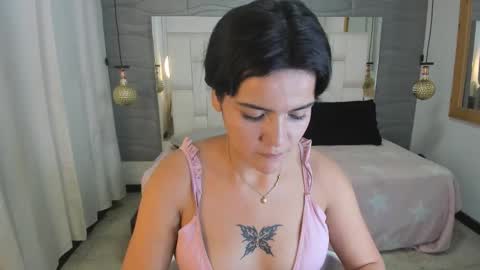 Snapshot of thalialopez chatting on March 8, 6:39 am Thalia online show from March 8, 6:39 am