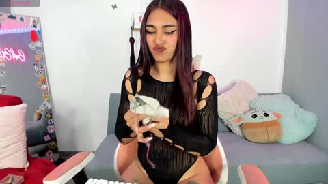 Snapshot of thamara_cooper_ chatting on January 27, 6:09 am thamara_cooper_ online show from January 27, 6:09 am