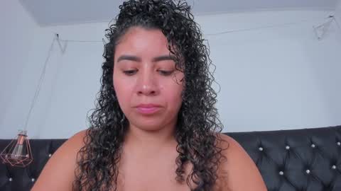 Snapshot of thara_webstter chatting on December 17, 3:17 pm thara webstter online show from December 17, 3:17 pm