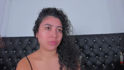 Snapshot of thara_webstter chatting on January 24, 11:37 am thara webstter online show from January 24, 11:37 am