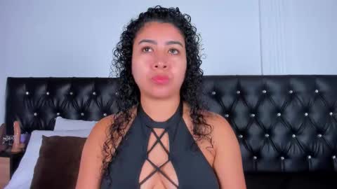 Snapshot of thara_webstter chatting on October 15, 11:43 am thara webstter online show from October 15, 11:43 am