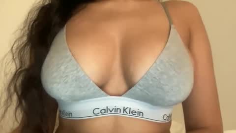 Melanie online show from April 8, 3:17 am