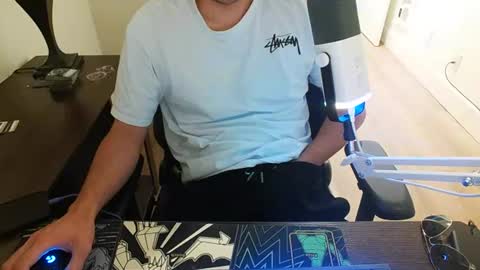 thatoneasianboy online show from June 13, 3:43 pm