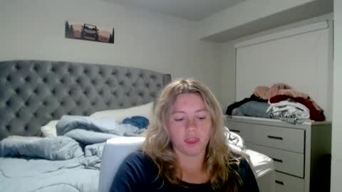 Snapshot of thatprettyblondegirl chatting on December 13, 2:54 am thatprettyblondegirl online show from December 13, 2:54 am