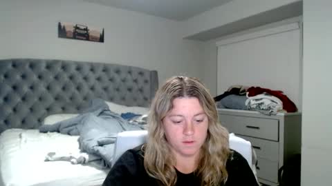 Snapshot of thatprettyblondegirl chatting on December 20, 2:08 am thatprettyblondegirl online show from December 20, 2:08 am