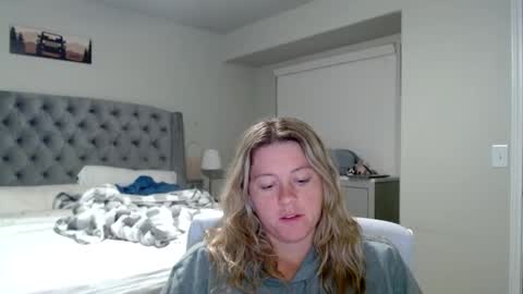 Snapshot of thatprettyblondegirl chatting on December 24, 2:32 am thatprettyblondegirl online show from December 24, 2:32 am