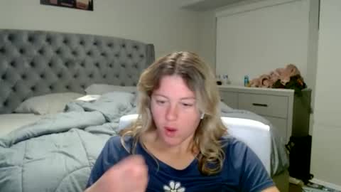 Snapshot of thatprettyblondegirl chatting on January 28, 2:53 am thatprettyblondegirl online show from January 28, 2:53 am