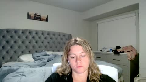 Snapshot of thatprettyblondegirl chatting on February 21, 2:17 am thatprettyblondegirl online show from February 21, 2:17 am