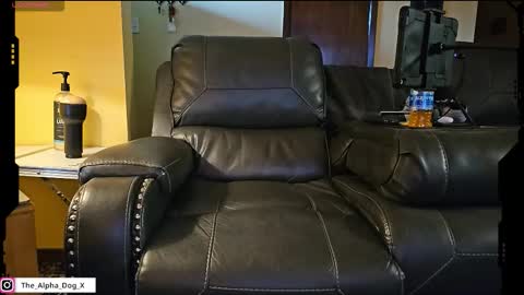 the_alpha_dog_xxx online show from March 18, 9:51 pm
