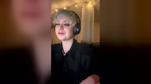 Snapshot of the_arctic_beaty chatting on March 1, 10:45 pm the_arctic_beaty online show from March 1, 10:45 pm