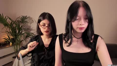 EllaLyn online show from December 6, 8:51 pm