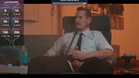 Snapshot of the_dilf chatting on December 19, 6:34 pm The DILF -  online show from December 19, 6:34 pm
