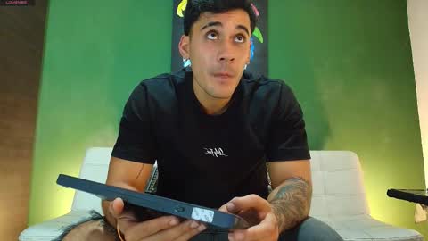 SCOTT  THEO  KAMERON  GENDERSON online show from November 28, 2:36 am