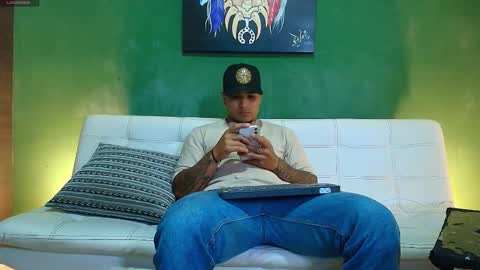 SCOTT  THEO  KAMERON  GENDERSON online show from November 30, 1:04 pm