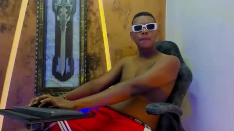 Snapshot of the_hot_boy0 chatting on November 9, 12:25 pm the_hot_boy0 online show from November 9, 12:25 pm