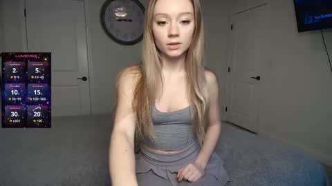 the_hotties online show from November 17, 8:03 pm