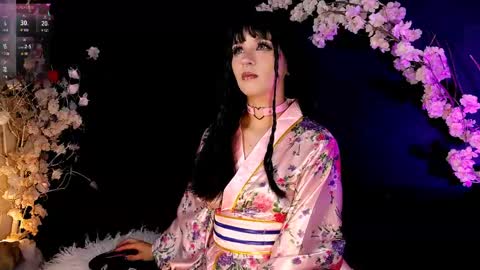 ...  ... online show from May 27, 6:43 am