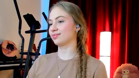 Ally    STREAMING ON TWITCH NOW Check my Twitter for updates online show from October 8, 8:12 am