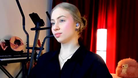 Ally    STREAMING ON TWITCH NOW Check my Twitter for updates online show from October 16, 5:30 am