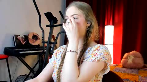 Ally    STREAMING ON TWITCH NOW Check my Twitter for updates online show from October 22, 1:44 pm