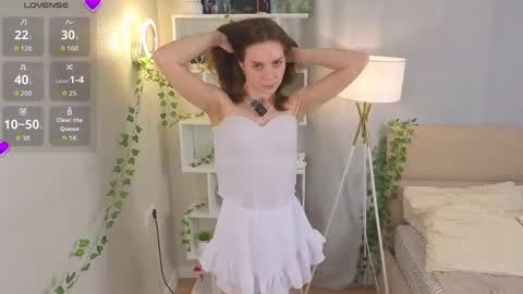 Snapshot of the_truewoman_show chatting on June 10, 3:07 am My name is Cynthia and Im very happy to see you in my sweet room online show from June 10, 3:07 am
