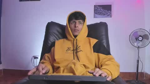 Snapshot of the_weed_guys chatting on January 20, 2:22 am Danny online show from January 20, 2:22 am