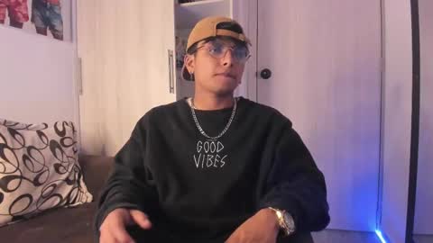 Snapshot of the_weed_guys chatting on September 16, 4:13 am Danny online show from September 16, 4:13 am