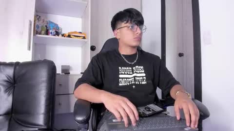 Snapshot of the_weed_guys chatting on October 6, 4:32 am Danny online show from October 6, 4:32 am