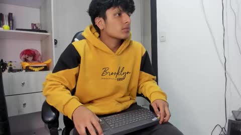 Snapshot of the_weed_guys chatting on November 5, 11:49 pm Danny online show from November 5, 11:49 pm