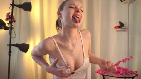 Emma online show from October 15, 4:12 am