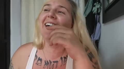 theauroramae -  online show from March 19, 6:17 am