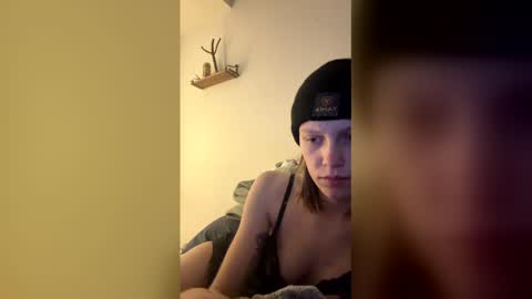 Snapshot of theborderline14 chatting on February 18, 6:20 am theborderline14 online show from February 18, 6:20 am