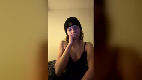 Snapshot of theborderline14 chatting on February 21, 5:19 am theborderline14 online show from February 21, 5:19 am