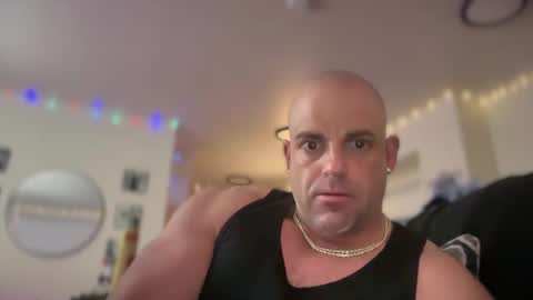 Snapshot of thebuzz777 chatting on December 2, 8:19 am theBuzz777 online show from December 2, 8:19 am