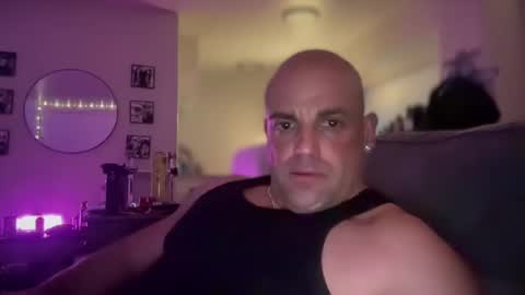 Snapshot of thebuzz777 chatting on December 6, 11:22 am theBuzz777 online show from December 6, 11:22 am