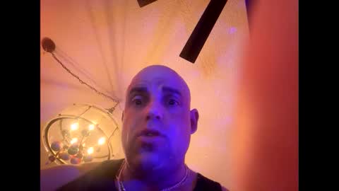 Snapshot of thebuzz777 chatting on December 12, 11:29 am theBuzz777 online show from December 12, 11:29 am