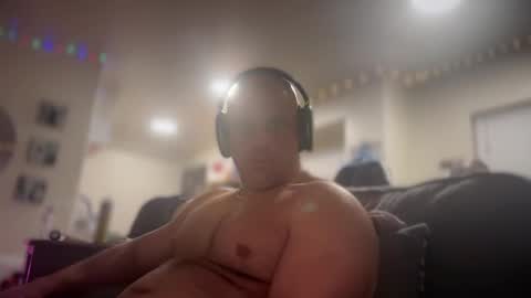 Snapshot of thebuzz777 chatting on December 17, 7:29 am theBuzz777 online show from December 17, 7:29 am