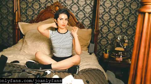 Snapshot of thecamwoman chatting on September 13, 11:59 pm Joan online show from September 13, 11:59 pm