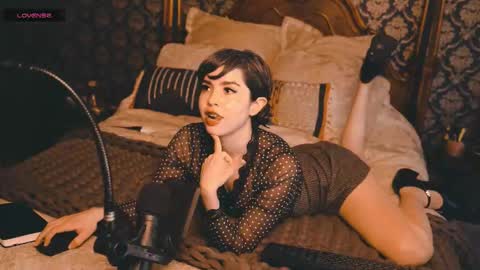 Snapshot of thecamwoman chatting on October 5, 8:29 pm Joan online show from October 5, 8:29 pm